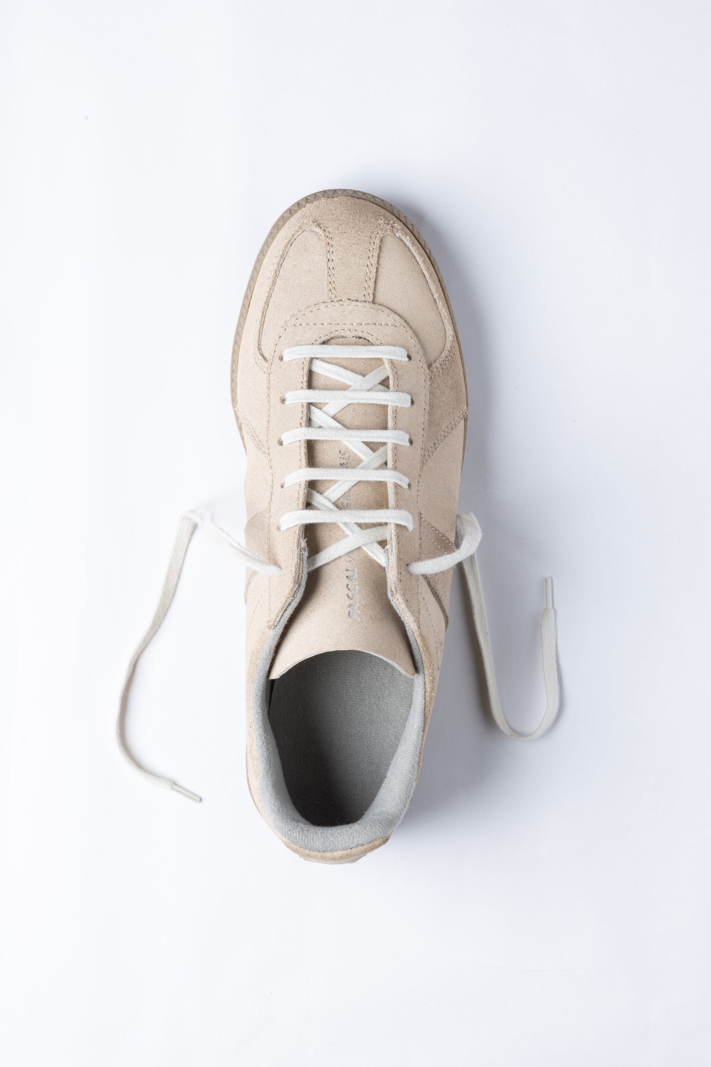 GERMAN TRAINER ORIGINAL MODEL MEETS SUSTAINABLE BY PMD