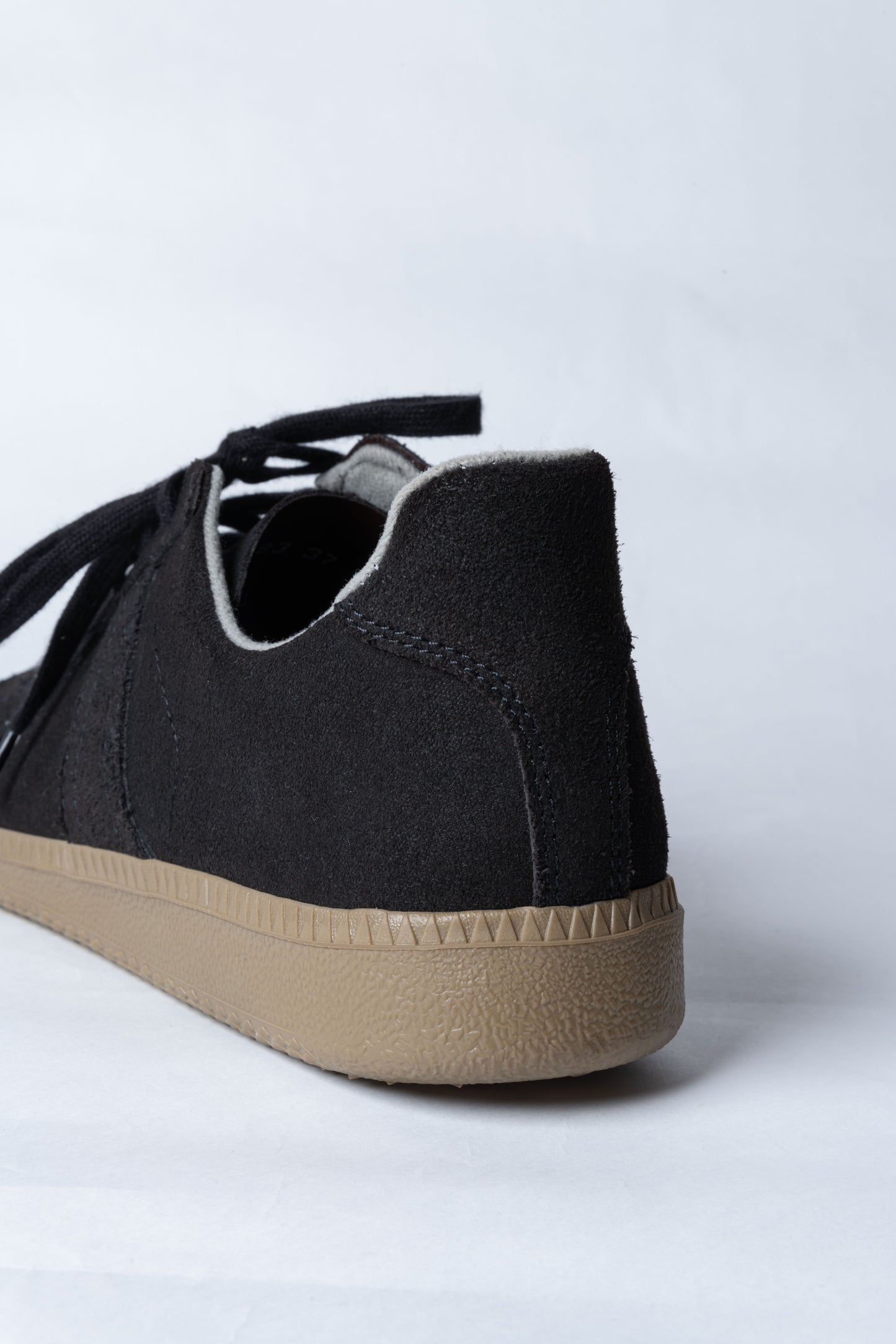 GERMAN TRAINER ORIGINAL MODEL MEETS SUSTAINABLE BY PMD