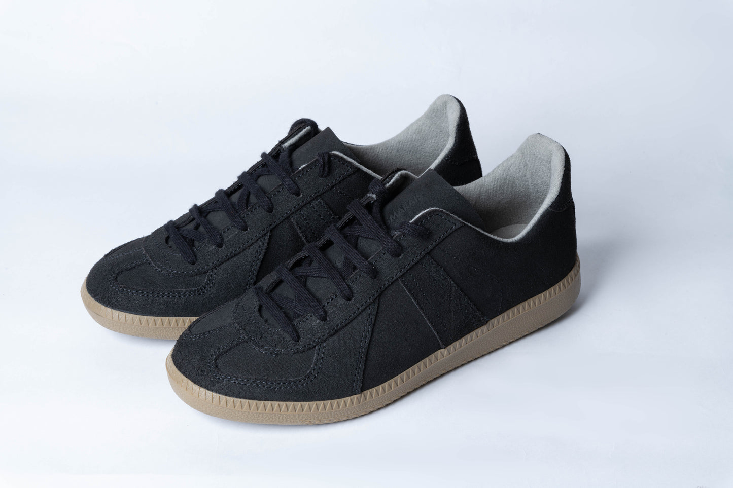 GERMAN TRAINER ORIGINAL MODEL MEETS SUSTAINABLE BY PMD