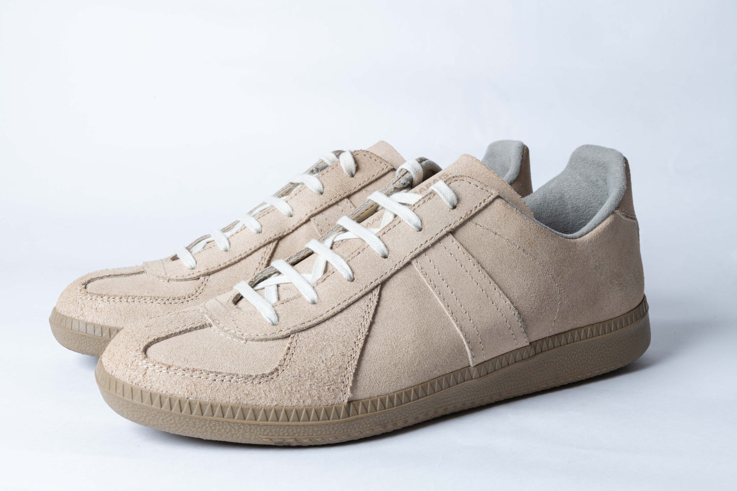 GERMAN TRAINER ORIGINAL MODEL MEETS SUSTAINABLE BY PMD